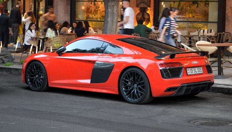 Audi-R8-V10-Plus