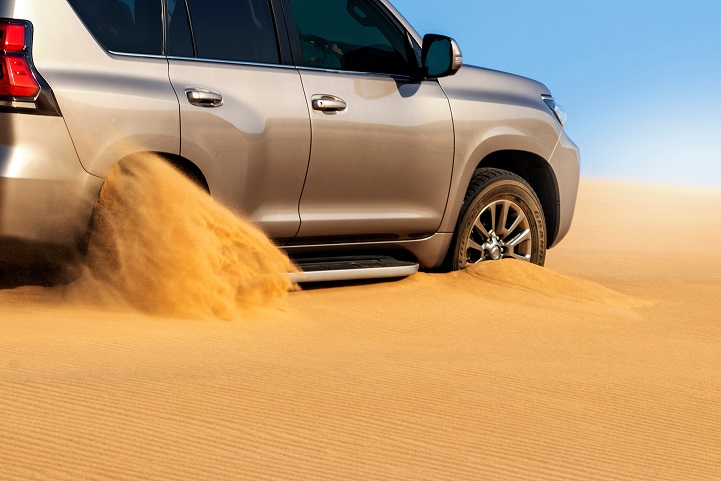 dubai-desert-sand-damage-on-cars